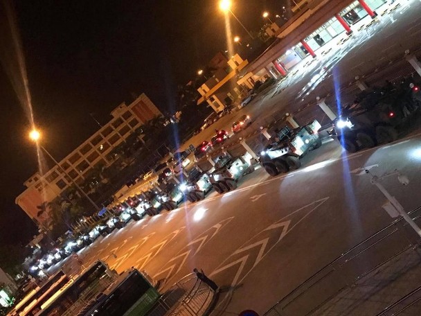 裝甲車車隊在皇崗口岸現身。