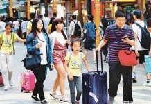 11月旅客同比減五成