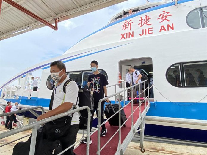 台灣開放陸配親屬「小三通」入台探親