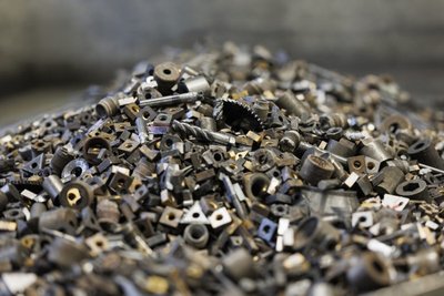 美國盯上舊電池與鎢廢料 強化關鍵礦物本土回收